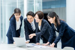 女性リーダーが輝いている写真